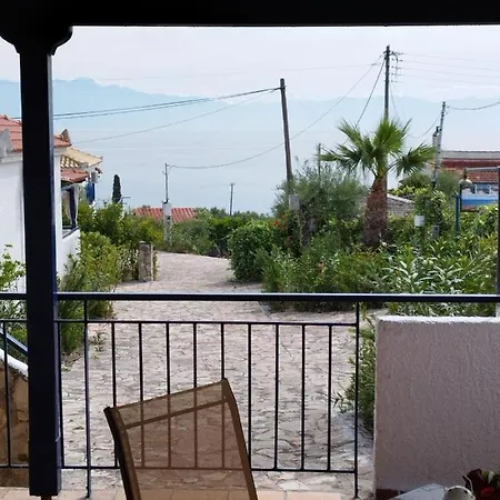 Takis Haikos House Two Minutes Walk To The Peroulia Apartment