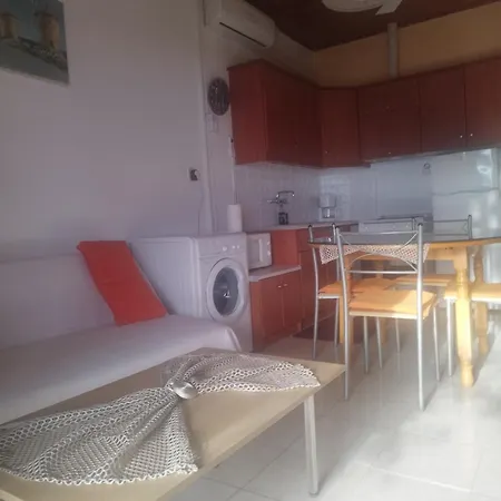 Takis Haikos House Two Minutes Walk To The Peroulia *