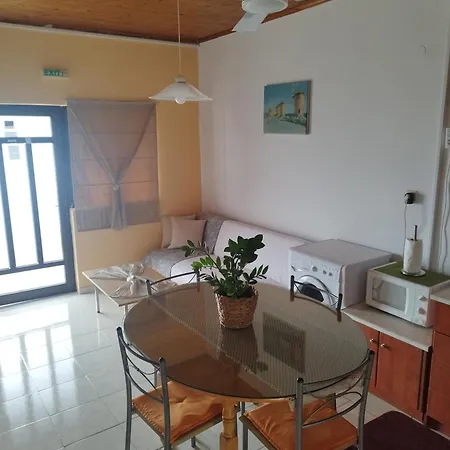 Takis Haikos House Two Minutes Walk To The Peroulia Vounária