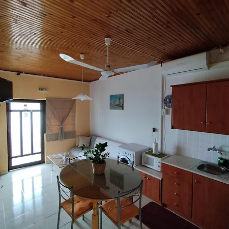 Takis Haikos House Two Minutes Walk To The Peroulia Διαμέρισμα