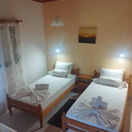 Takis Haikos House Two Minutes Walk To The Peroulia Βουνάρια