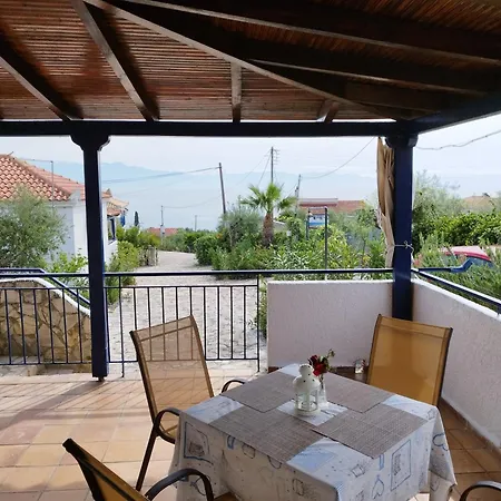 Takis Haikos House Two Minutes Walk To The Peroulia Διαμέρισμα