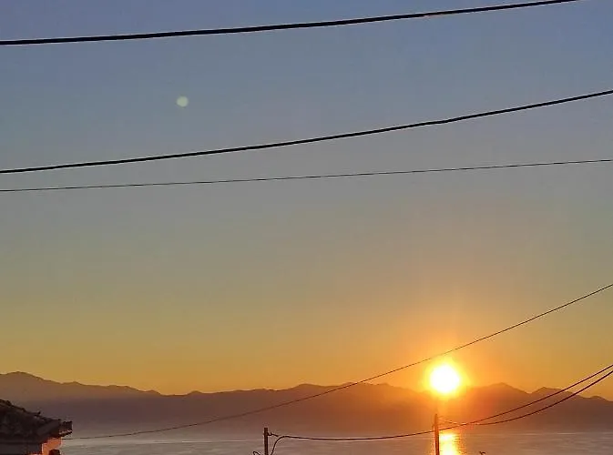 Takis Haikos House Two Minutes Walk To The Peroulia Vounária