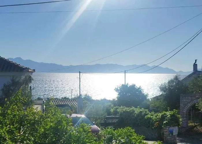 Takis Haikos House Two Minutes Walk To The Peroulia